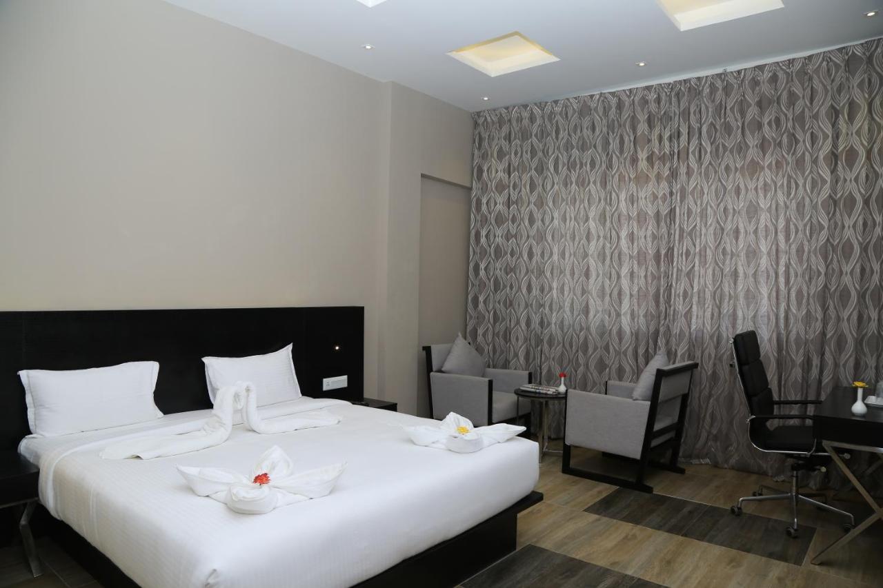 Hotel Queens Inn Веланканни Экстерьер фото