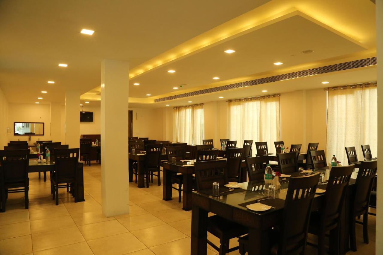 Hotel Queens Inn Веланканни Экстерьер фото