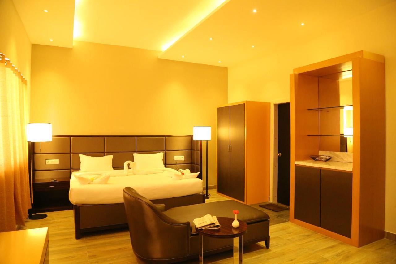 Hotel Queens Inn Веланканни Экстерьер фото
