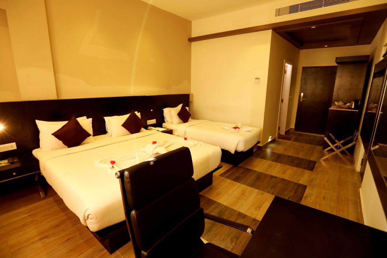 Hotel Queens Inn Веланканни Экстерьер фото