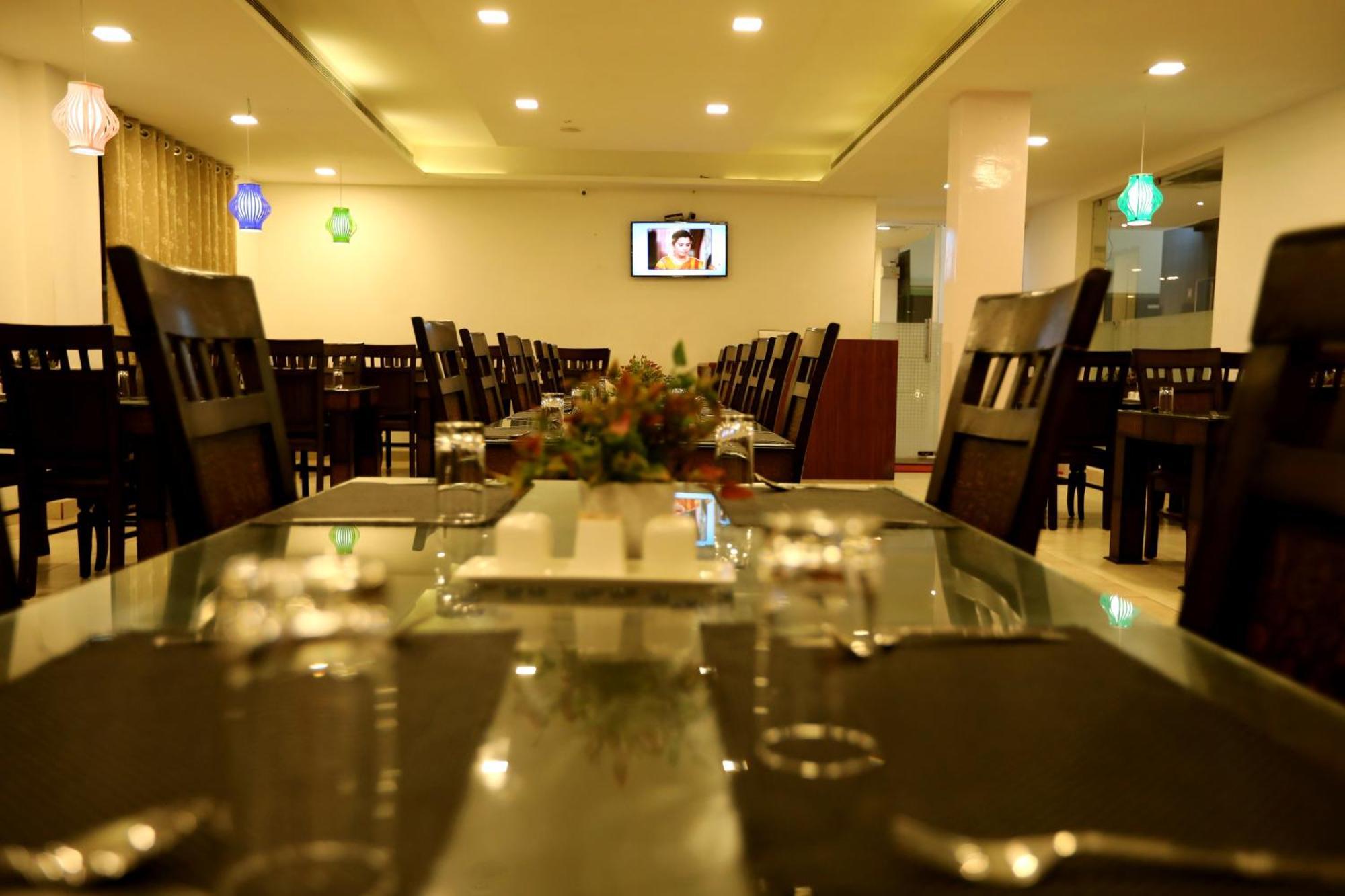Hotel Queens Inn Веланканни Экстерьер фото