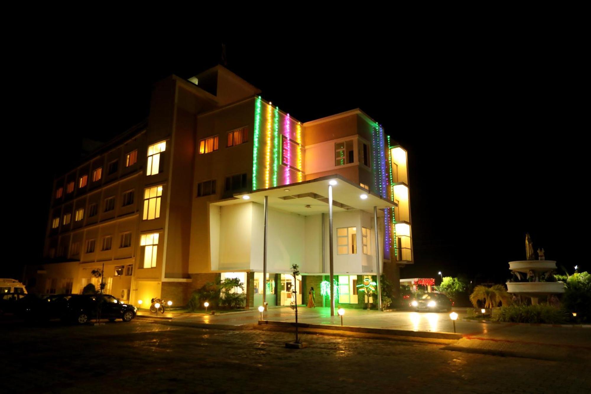 Hotel Queens Inn Веланканни Экстерьер фото