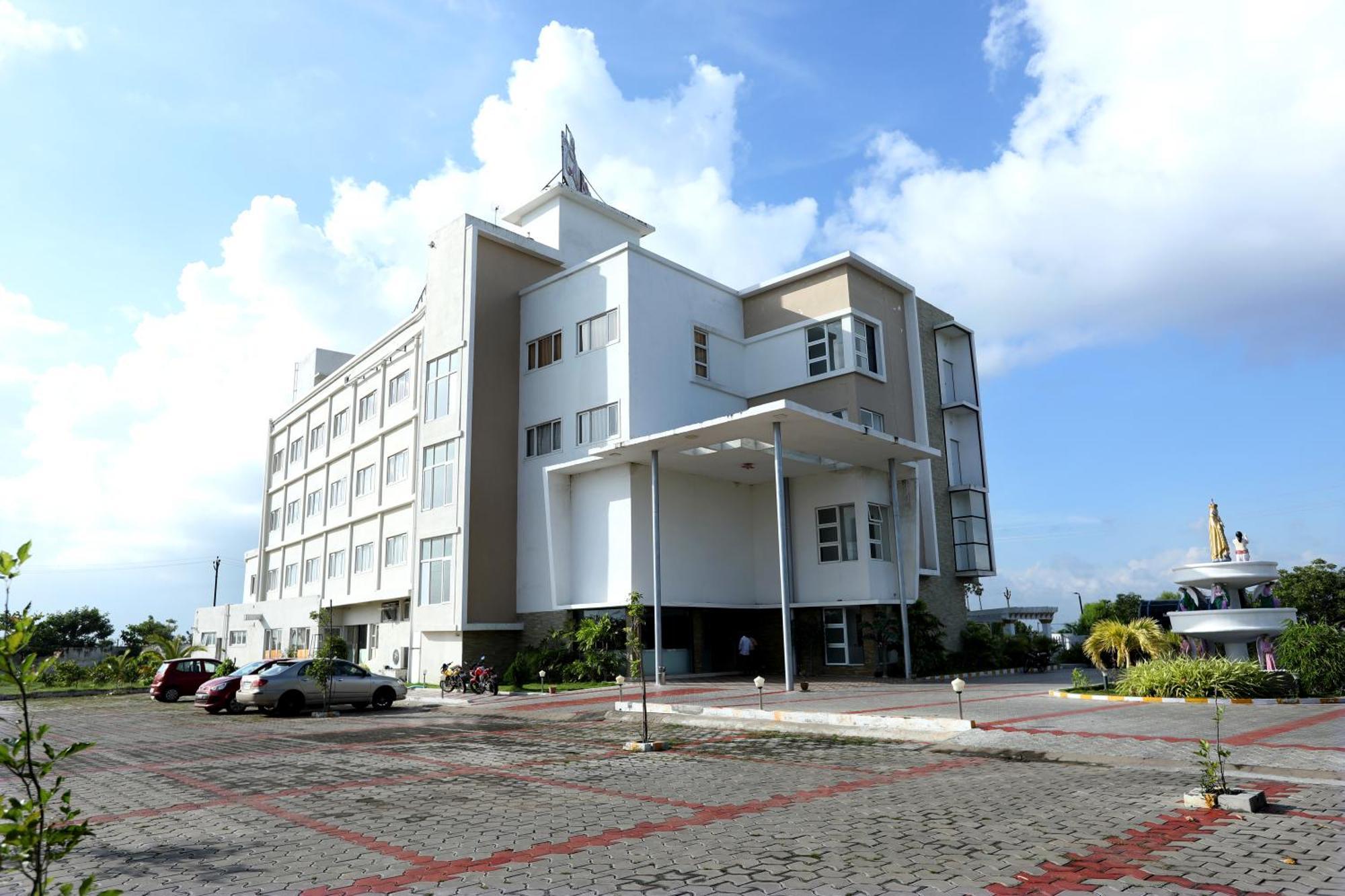 Hotel Queens Inn Веланканни Экстерьер фото