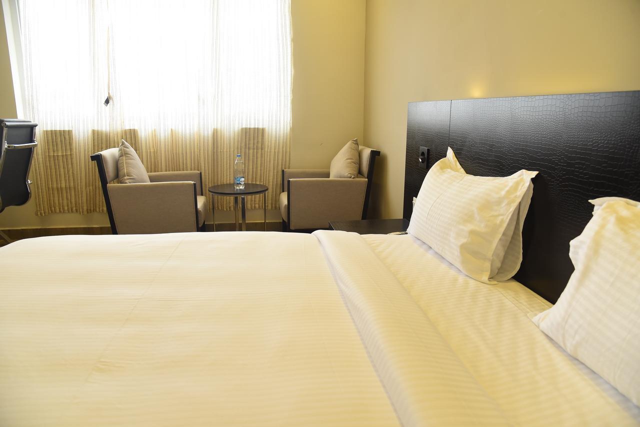 Hotel Queens Inn Веланканни Экстерьер фото