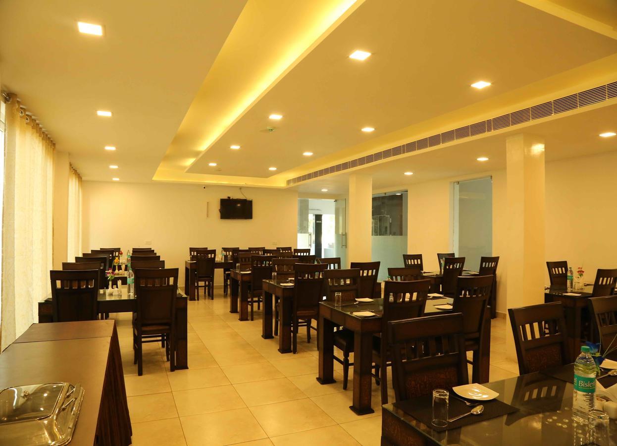 Hotel Queens Inn Веланканни Экстерьер фото
