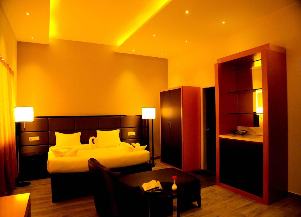 Hotel Queens Inn Веланканни Экстерьер фото