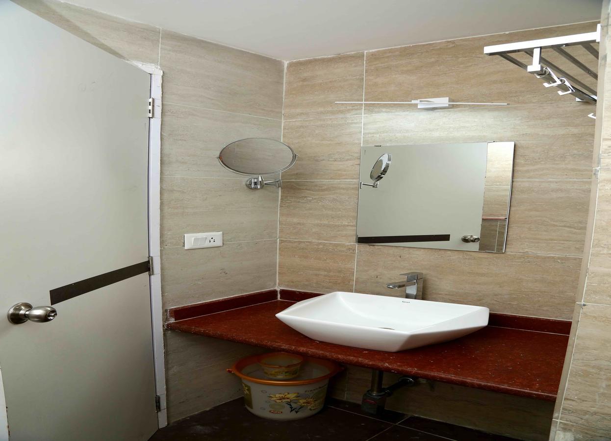 Hotel Queens Inn Веланканни Экстерьер фото