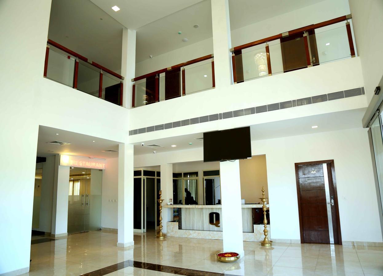 Hotel Queens Inn Веланканни Экстерьер фото