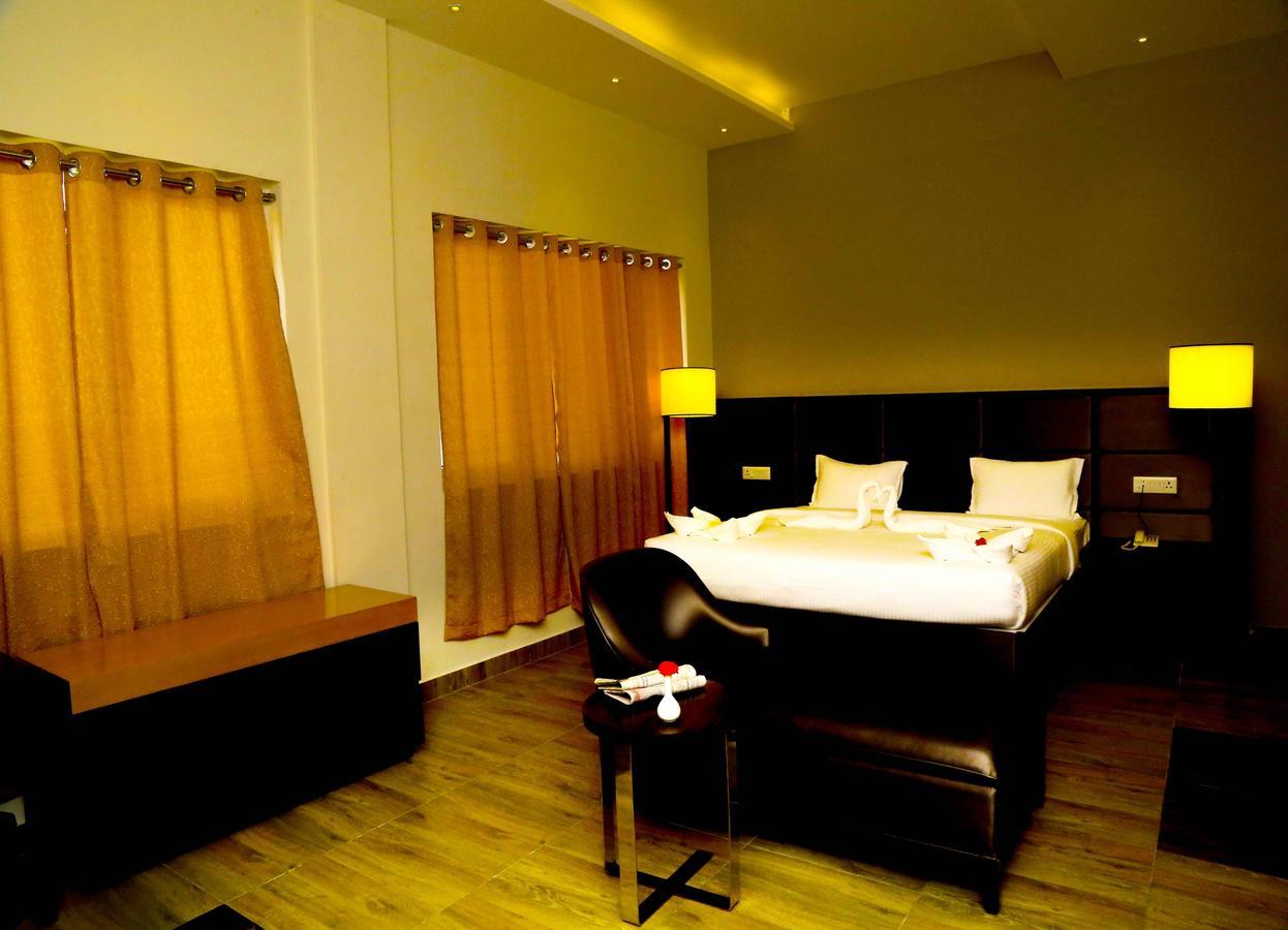 Hotel Queens Inn Веланканни Экстерьер фото