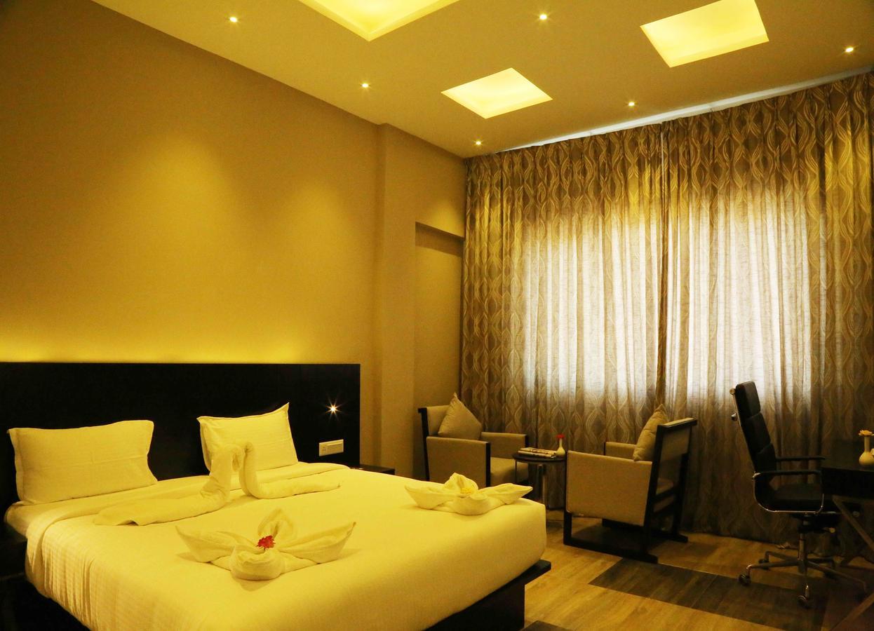Hotel Queens Inn Веланканни Экстерьер фото