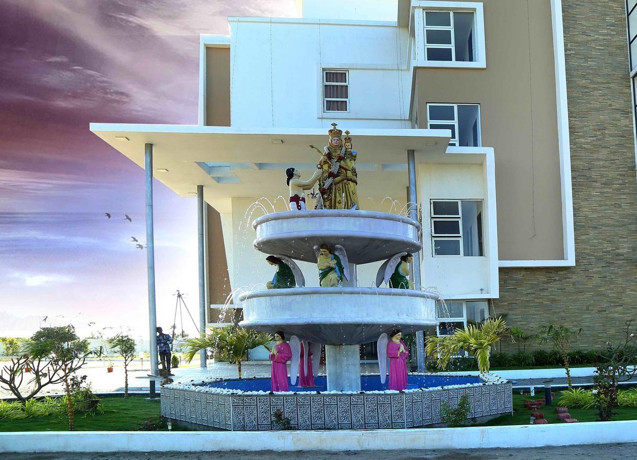 Hotel Queens Inn Веланканни Экстерьер фото